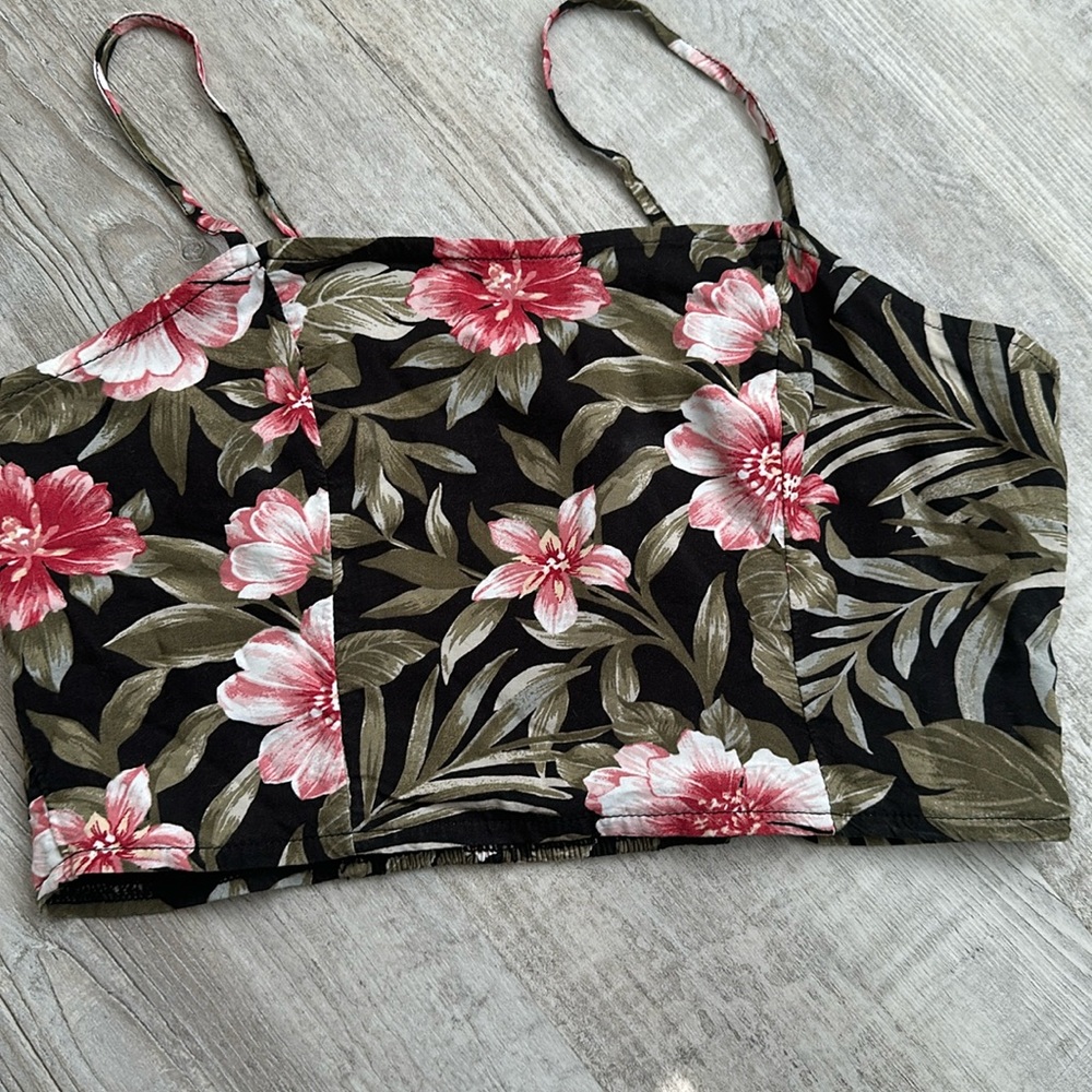 American Eagle Women’s floral mid palm flowers straps XS cropped top.